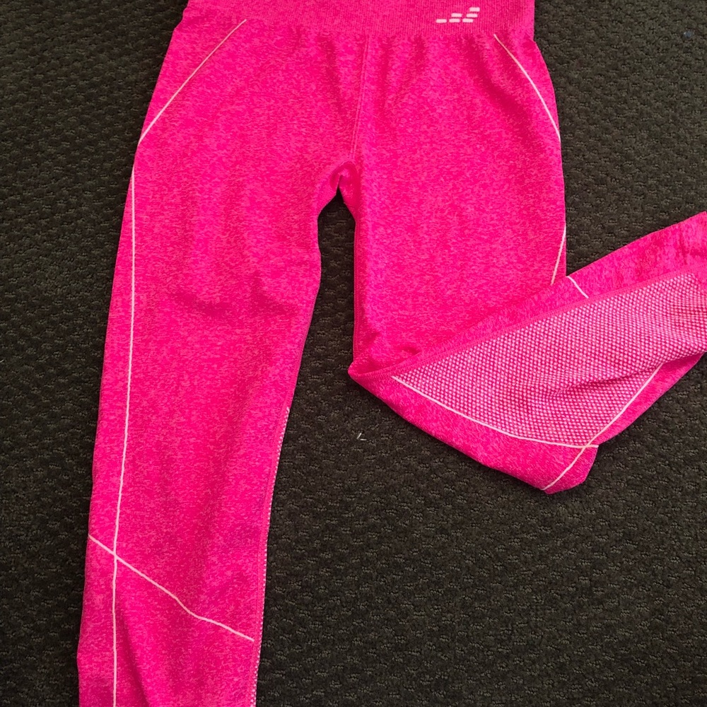 Pink cropped leggings